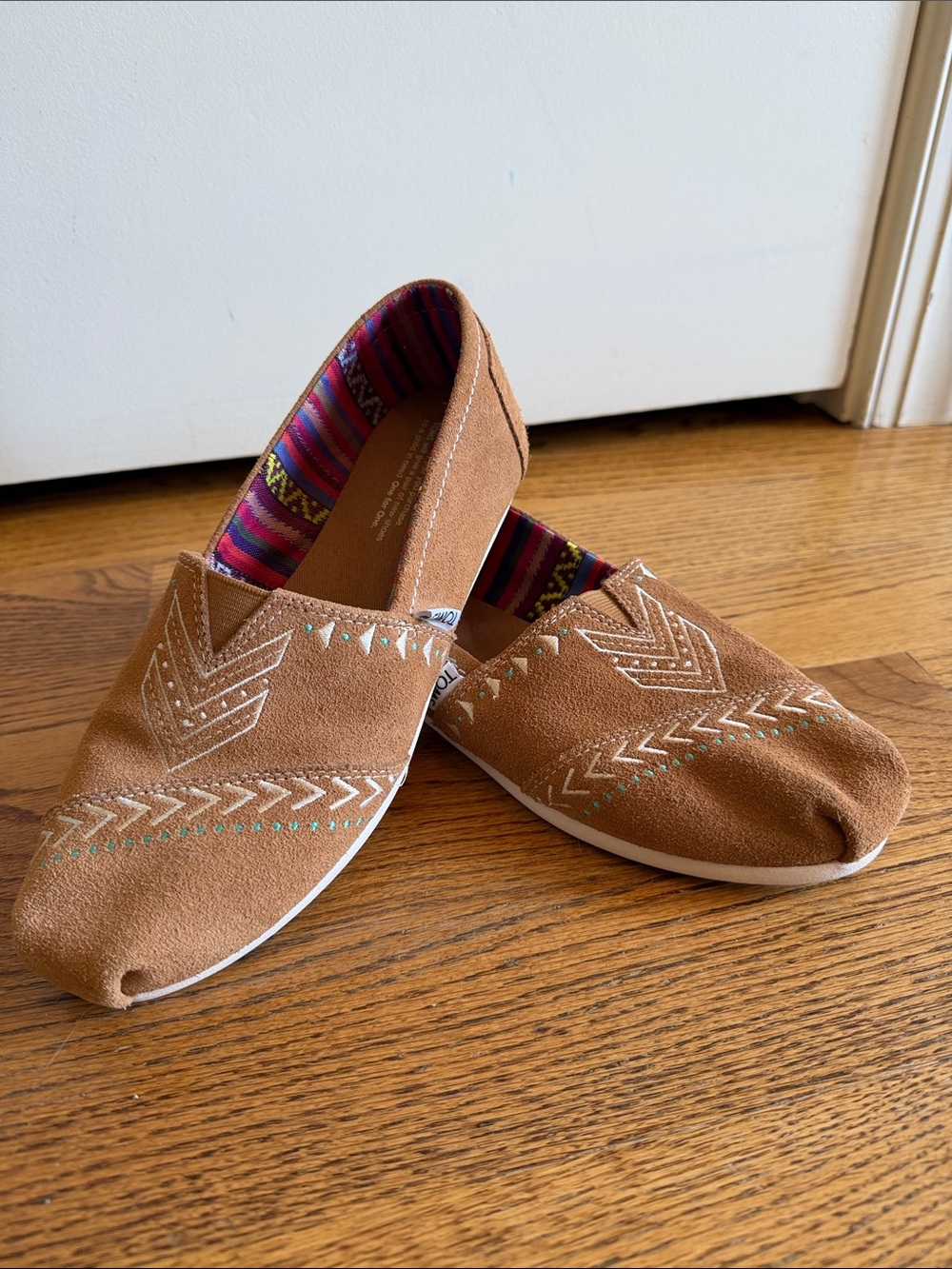 Toms Casual Slip-On Shoes in Brown with Embroidered Pattern